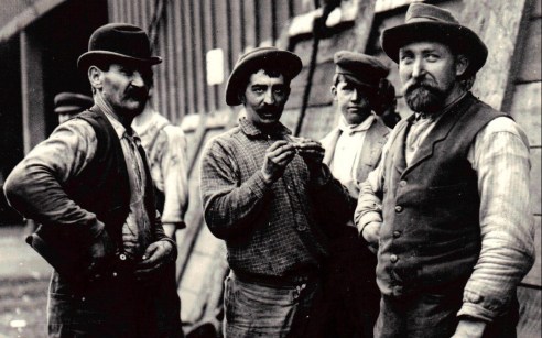 SF_Waterfront_Workers_1901