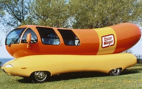 ORG XMIT: S0395649123_STAFF Kraft Foods Oscar Mayer Wienermobile. 02152005xBIZ
