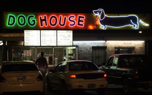 Source: https://commons.wikimedia.org/wiki/File:Abq_doghouse.jpg