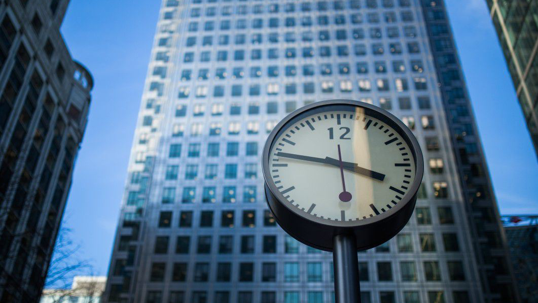 negative-space-retro-outise-time-window-clock-Custom-1